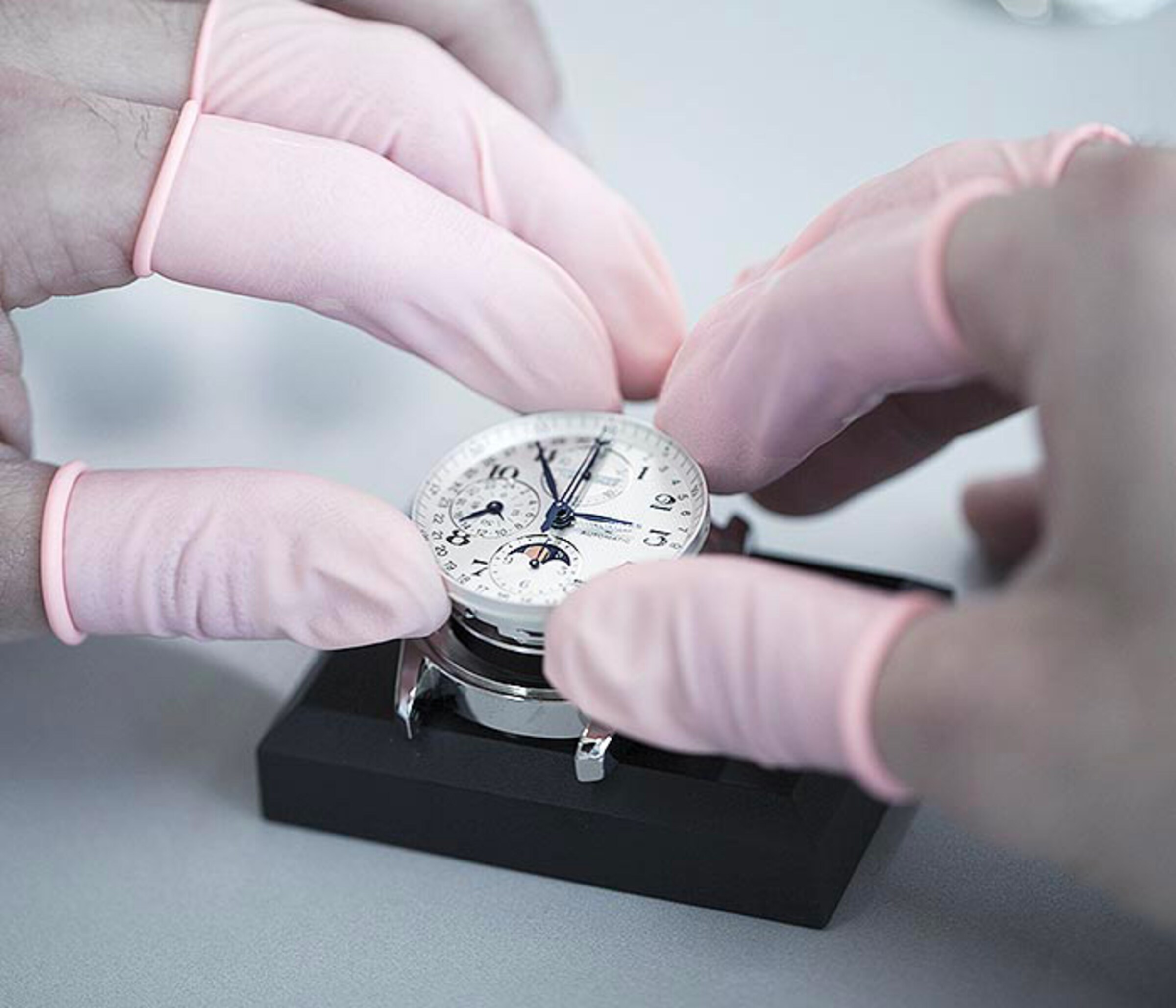 Assembling the case and the movement
